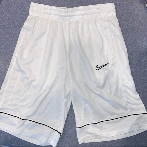 Men’s Nike Dri Fit Basketball Shorts - Picture 3 of 6